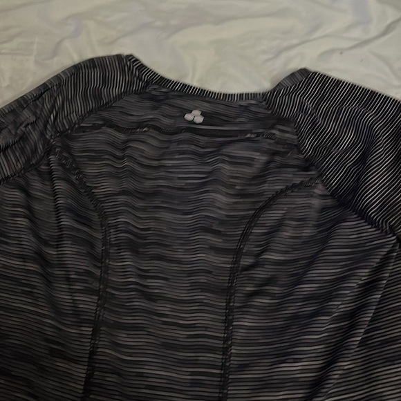 Dry fit work out shirt - Picture 3 of 3